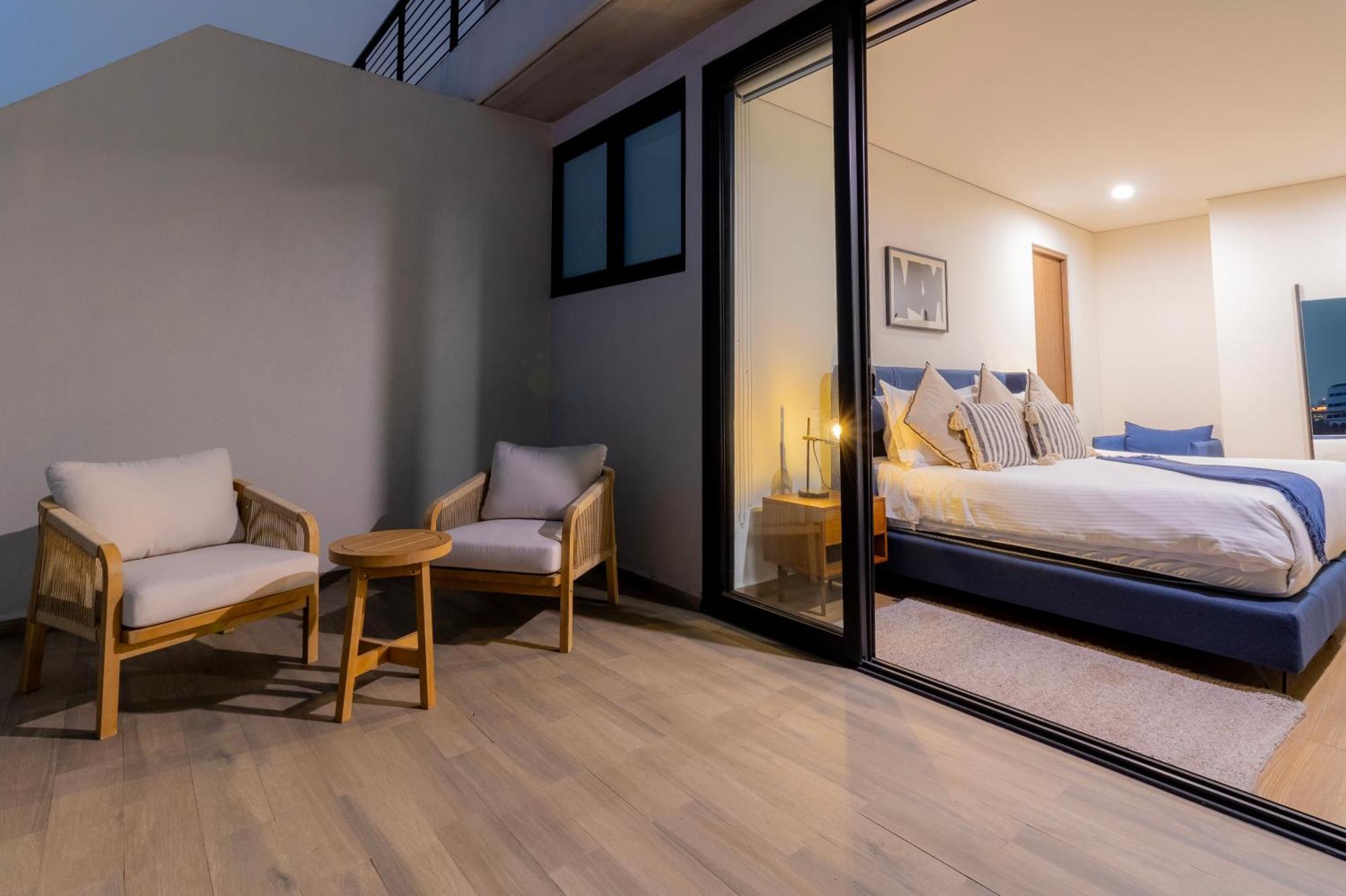 Luxury Penthouse, 3 Bedrooms, Terrace